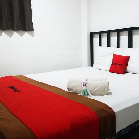 Reddoorz At Jalan Somba Opu Losari Makassar Extérieur photo