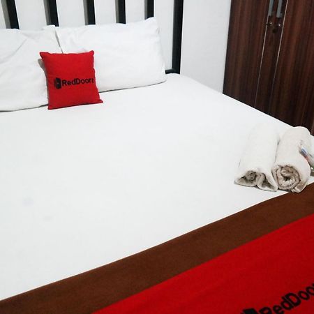 Reddoorz At Jalan Somba Opu Losari Makassar Extérieur photo