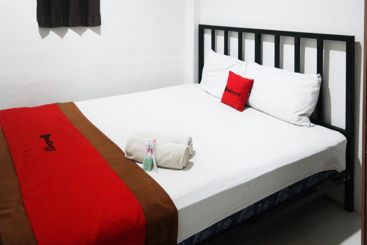 Reddoorz At Jalan Somba Opu Losari Makassar Extérieur photo
