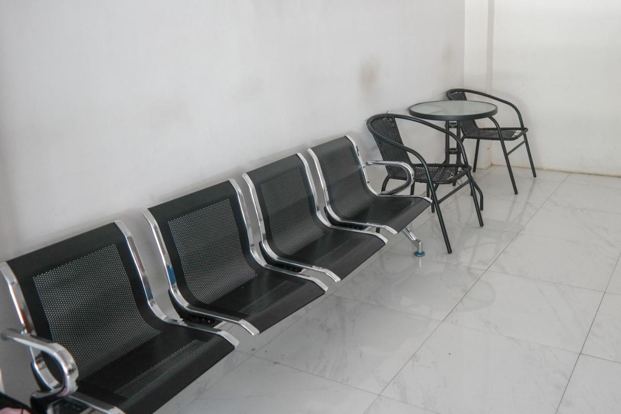 Reddoorz At Jalan Somba Opu Losari Makassar Extérieur photo